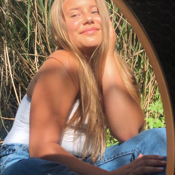 Meet your Posher, Anya - Picture 4 of 6